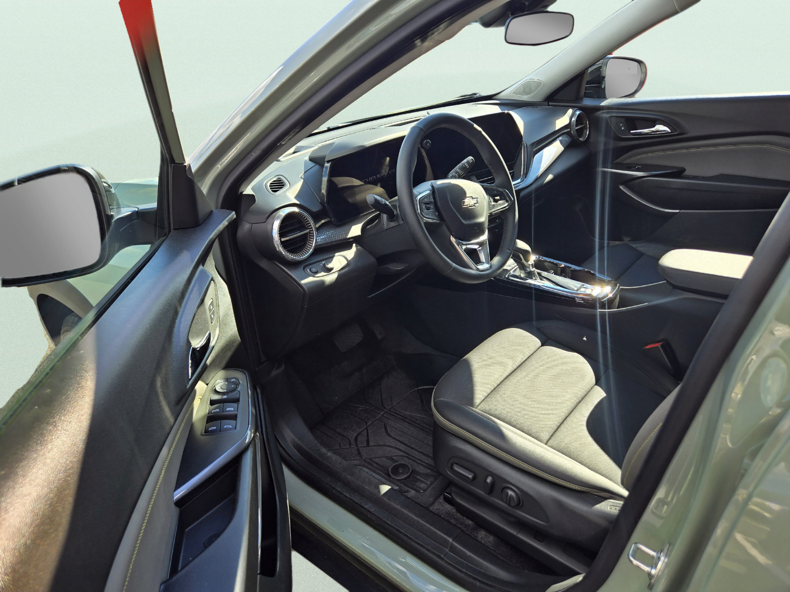Used 2025 Chevrolet Trax ACTIV w/ Driver Confidence Package FWD image 14