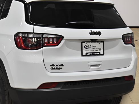 New 2026 Jeep Compass Latitude w/ Sun and Sound Group AWD/4WD image 32