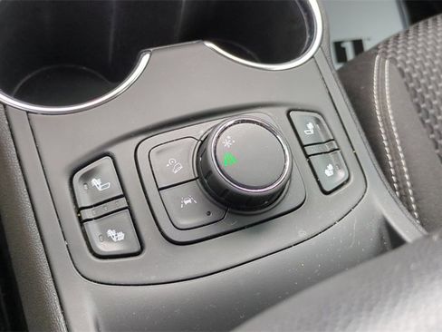 Used 2024 GMC Terrain SLE w/ Driver Convenience Package image 18