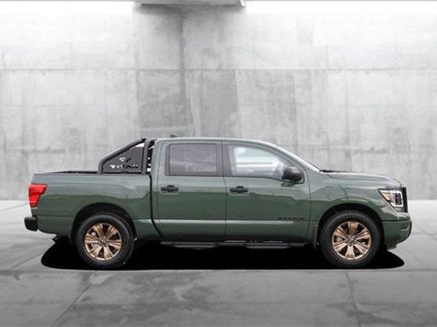 Used 2024 Nissan Titan SV w/ SV Bronze Edition Package image 5