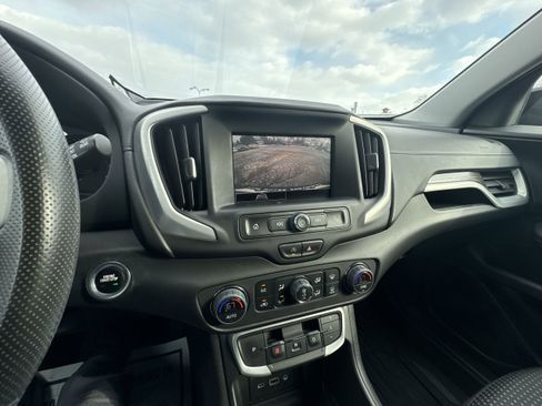 Used 2023 GMC Terrain SLE w/ Driver Convenience Package image 15