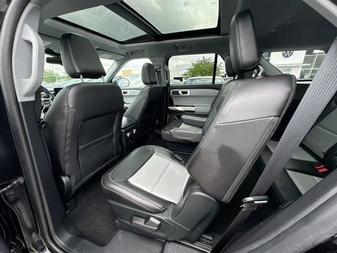 Used 2022 Ford Explorer XLT w/ Equipment Group 202A AWD/4WD image 22