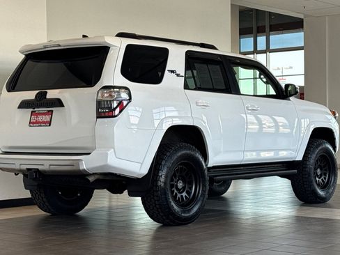 Used 2024 Toyota 4Runner TRD Off-Road Premium w/ Moonroof Package AWD/4WD image 4