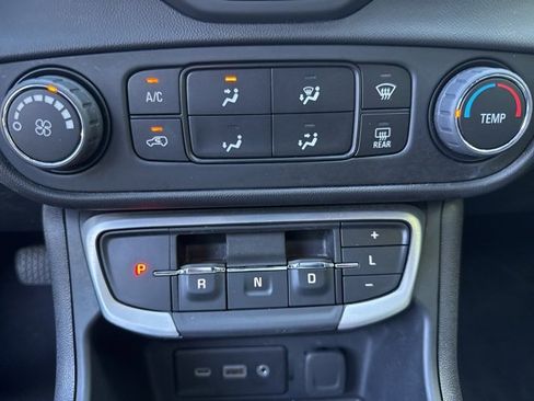 Used 2024 GMC Terrain SLE image 17