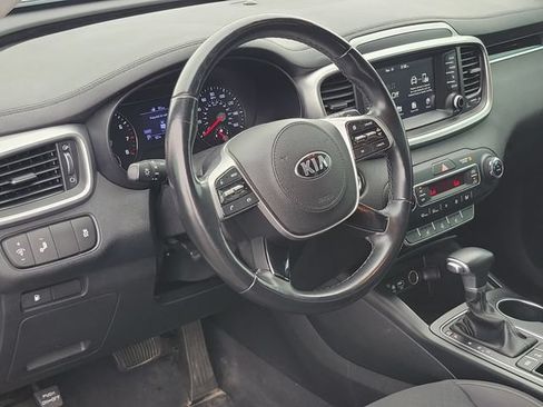 Used 2020 Kia Sorento LX AWD/4WD image 11