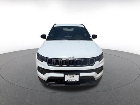 Used 2025 Jeep Compass Latitude image 4