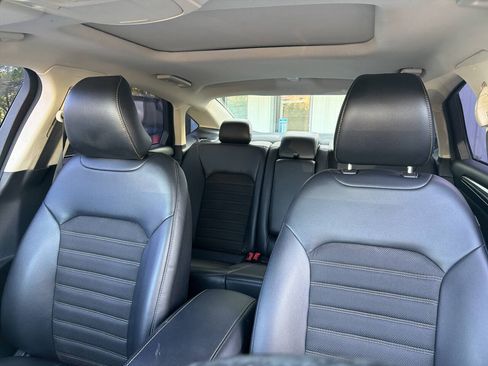 Used 2017 Ford Fusion SE w/ Equipment Group 201A FWD image 21