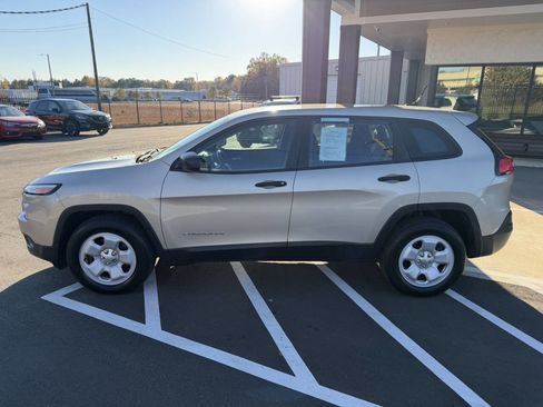 Used 2014 Jeep Cherokee Sport w/ Cold Weather Group image 3
