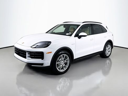 Certified 2026 Porsche Cayenne E-Hybrid image 1