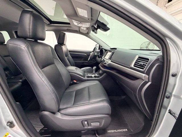 Used 2019 Toyota Highlander Limited AWD/4WD image 25