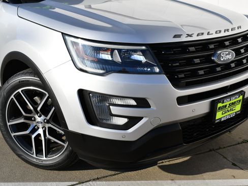 Used 2017 Ford Explorer Sport w/ Equipment Group 401A image 3