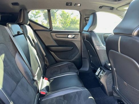 Used 2019 Volvo XC40 T5 R-Design image 11