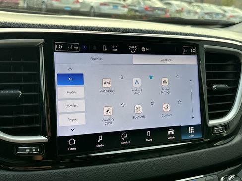 Certified 2024 Chrysler Pacifica Touring-L image 20