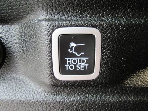 Used 2023 Jeep Grand Cherokee L Summit w/ Advanced Protech Group IV AWD/4WD image 39