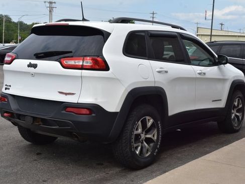 Used 2017 Jeep Cherokee Trailhawk w/ Comfort & Convenience Group AWD/4WD image 13