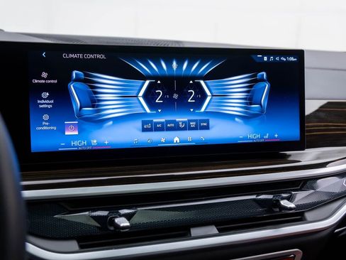 Used 2025 BMW X5 xDrive50e w/ Executive Package image 27