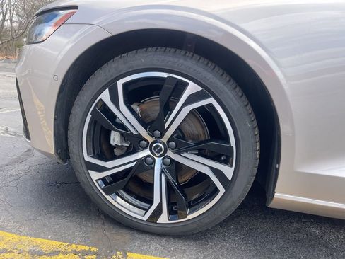 Used 2024 Volvo S60 B5 Ultimate image 13