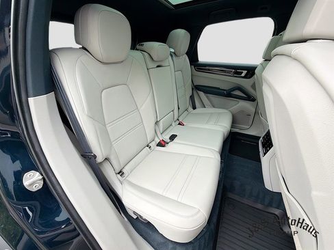 Used 2022 Porsche Cayenne S AWD/4WD image 33