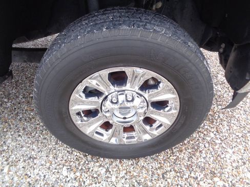 Used 2017 Ford F250 Lariat w/ Chrome Package image 27