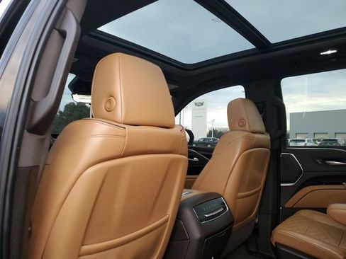 Used 2022 Cadillac Escalade Sport w/ LPO, Floor Liner Package image 32