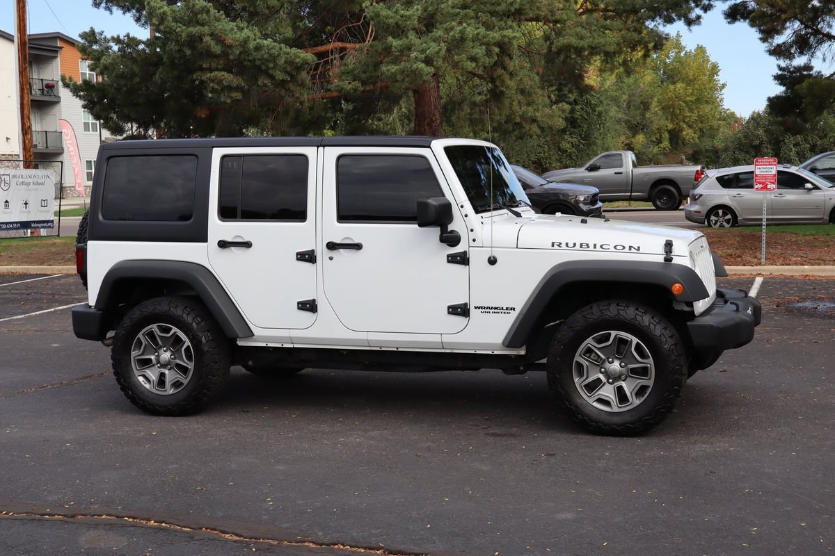 Used 2015 Jeep Wrangler Unlimited Rubicon w/ Connectivity Group AWD/4WD image 2