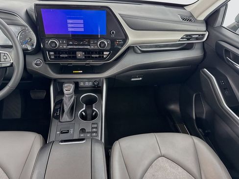 Used 2023 Toyota Highlander Bronze Edition image 27