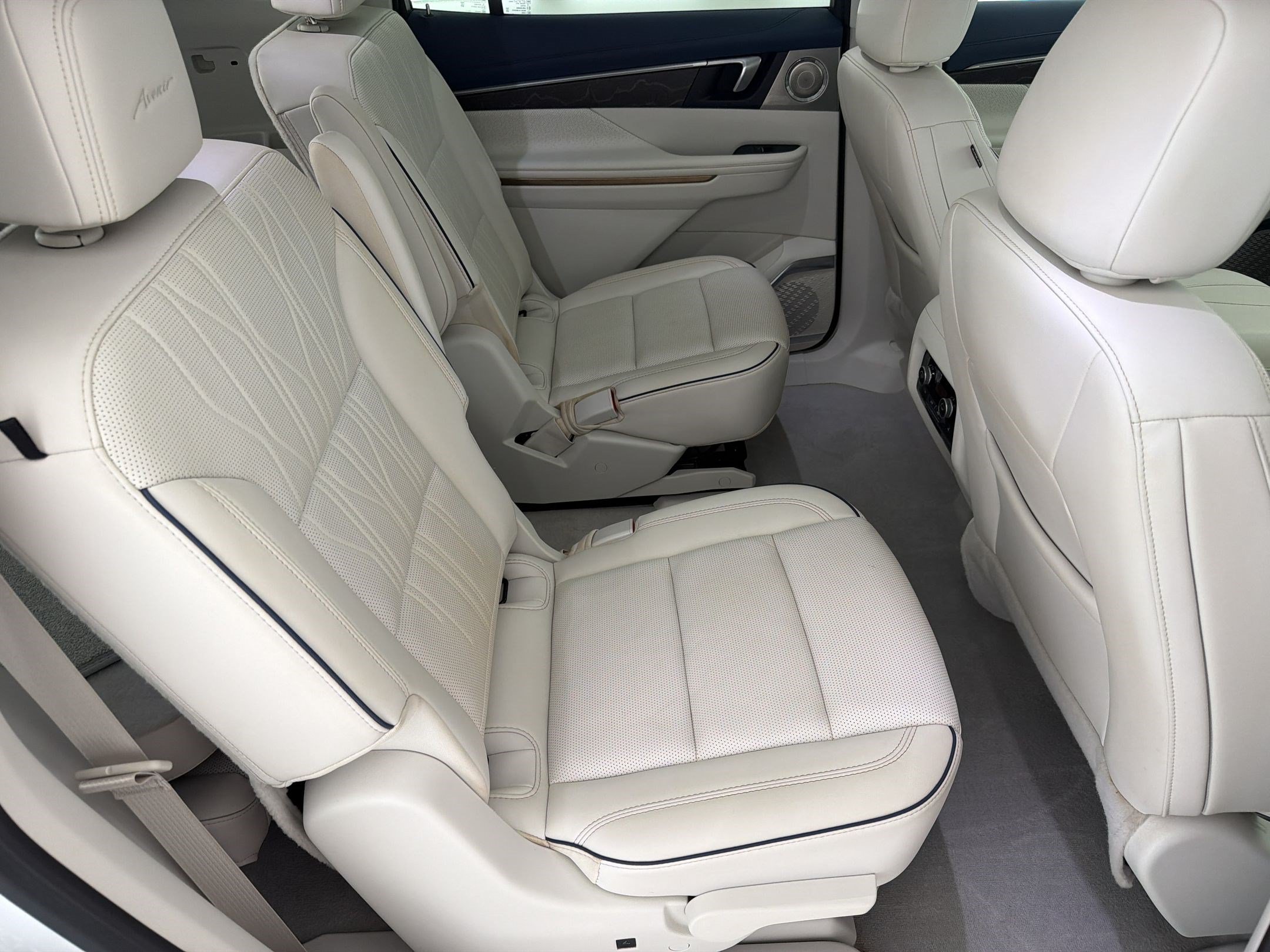 Used 2025 Buick Enclave Avenir AWD/4WD image 30