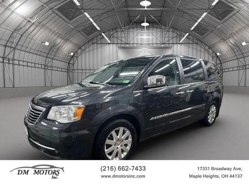 Used 2011 Chrysler Town & Country Touring-L w/ Driver Convenience Group image 1