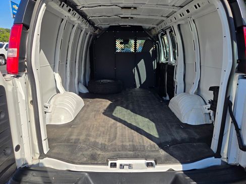 Used 2021 Chevrolet Express 2500 Work Van w/ Driver Convenience Package image 10