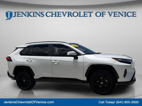Used 2022 Toyota RAV4 SE AWD/4WD image 2