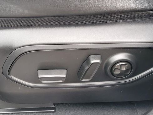 Used 2023 Jeep Grand Cherokee L Limited w/ Black Appearance Package image 13