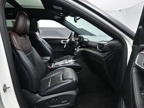 Used 2020 Ford Explorer Platinum image 31