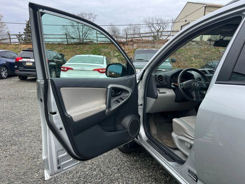 Used 2011 Toyota RAV4 4WD image 25