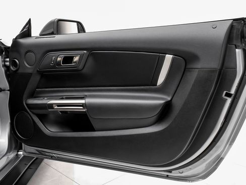 Used 2021 Ford Mustang Shelby GT500 w/ Technology Package image 37