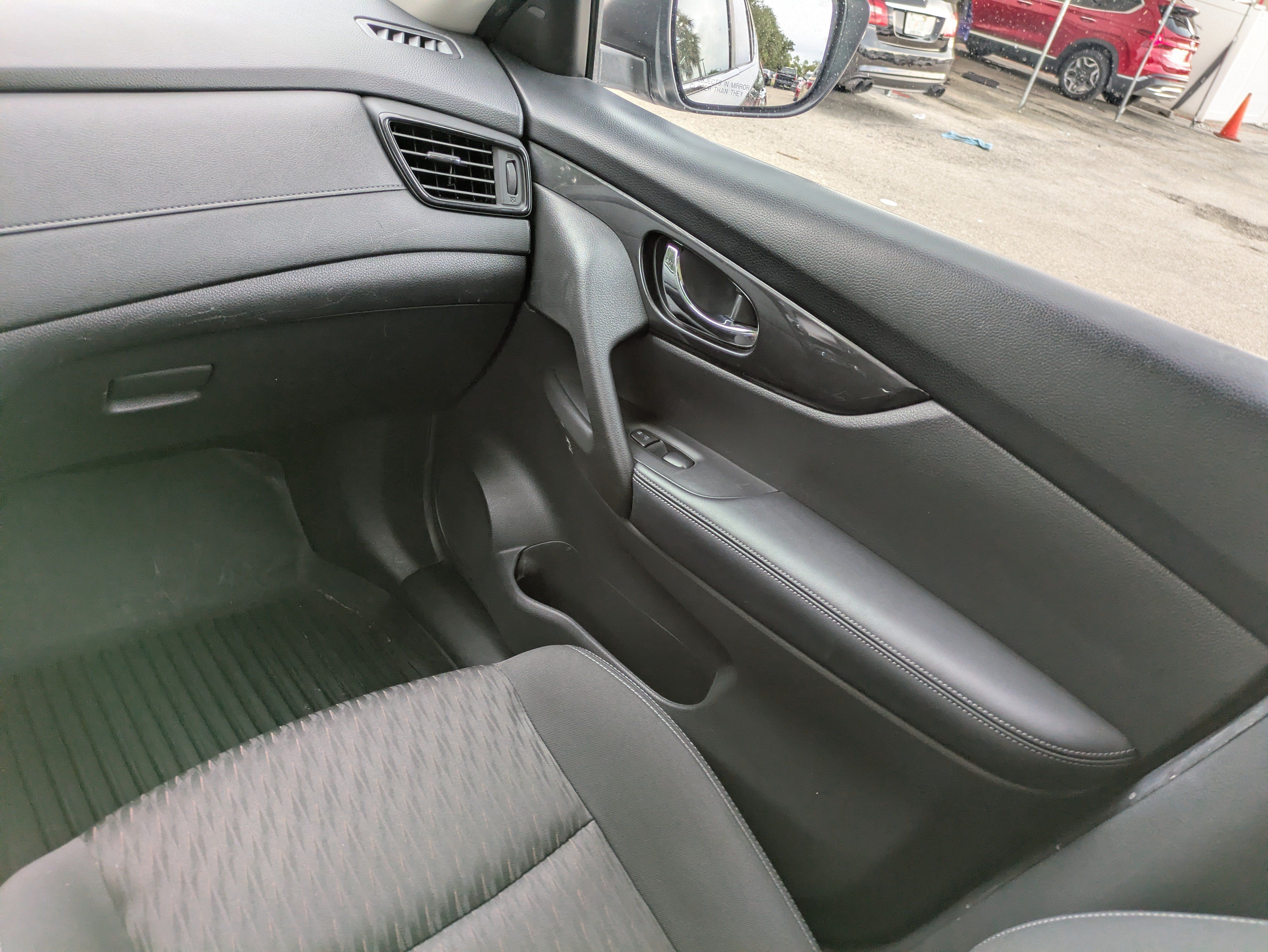 Used 2018 Nissan Rogue SV w/ Premium Package AWD/4WD image 16