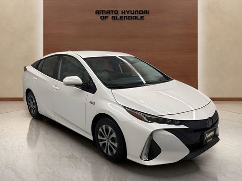 Used 2020 Toyota Prius Prime XLE FWD image 8
