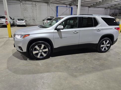 Used 2018 Chevrolet Traverse LT AWD/4WD image 3