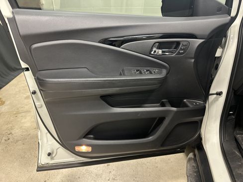 Used 2019 Honda Pilot Elite image 14