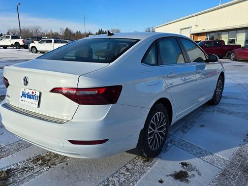 Used 2021 Volkswagen Jetta SE w/ SE Cold Weather Package image 5