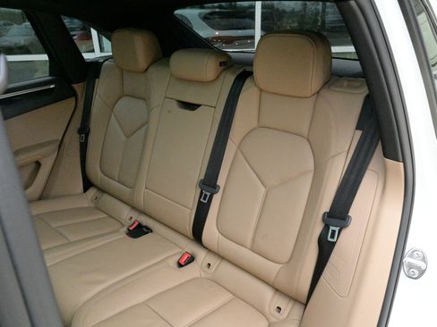 Used 2020 Porsche Macan image 39