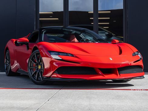 Used 2022 Ferrari SF90 Stradale AWD/4WD image 2