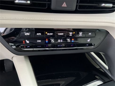 Certified 2021 Buick Envision Essence w/ Technology Package I image 16