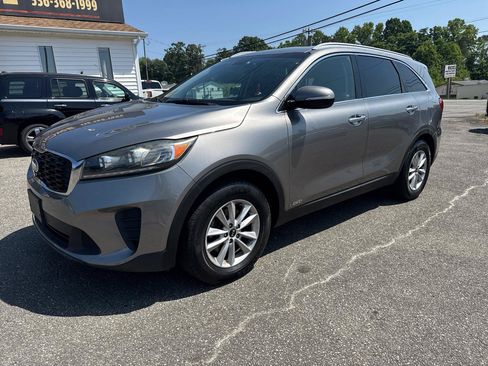 Used 2019 Kia Sorento AWD w/ LX Convenience Package image 2
