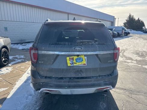 Used 2017 Ford Explorer XLT w/ Equipment Group 202A image 6