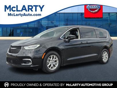 Used 2023 Chrysler Pacifica Touring-L