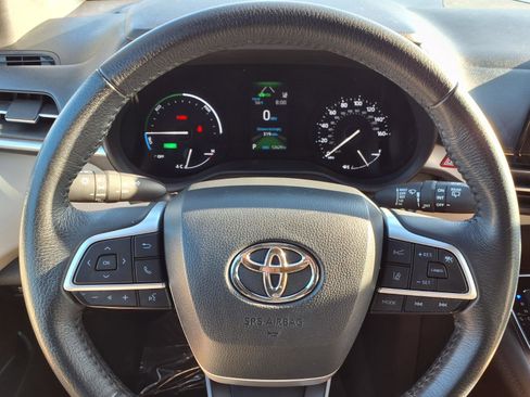Used 2024 Toyota Sienna XLE image 14