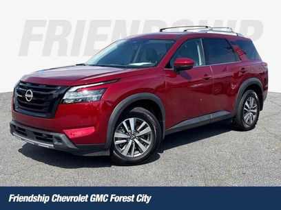 Used 2024 Nissan Pathfinder SL w/ Black Appearance Package