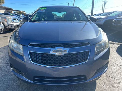 Used 2013 Chevrolet Cruze LS image 3