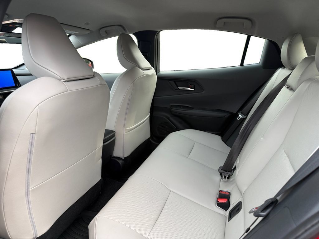 Used 2024 Toyota Prius XLE FWD image 27