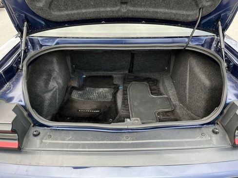 Used 2015 Dodge Challenger SXT image 21